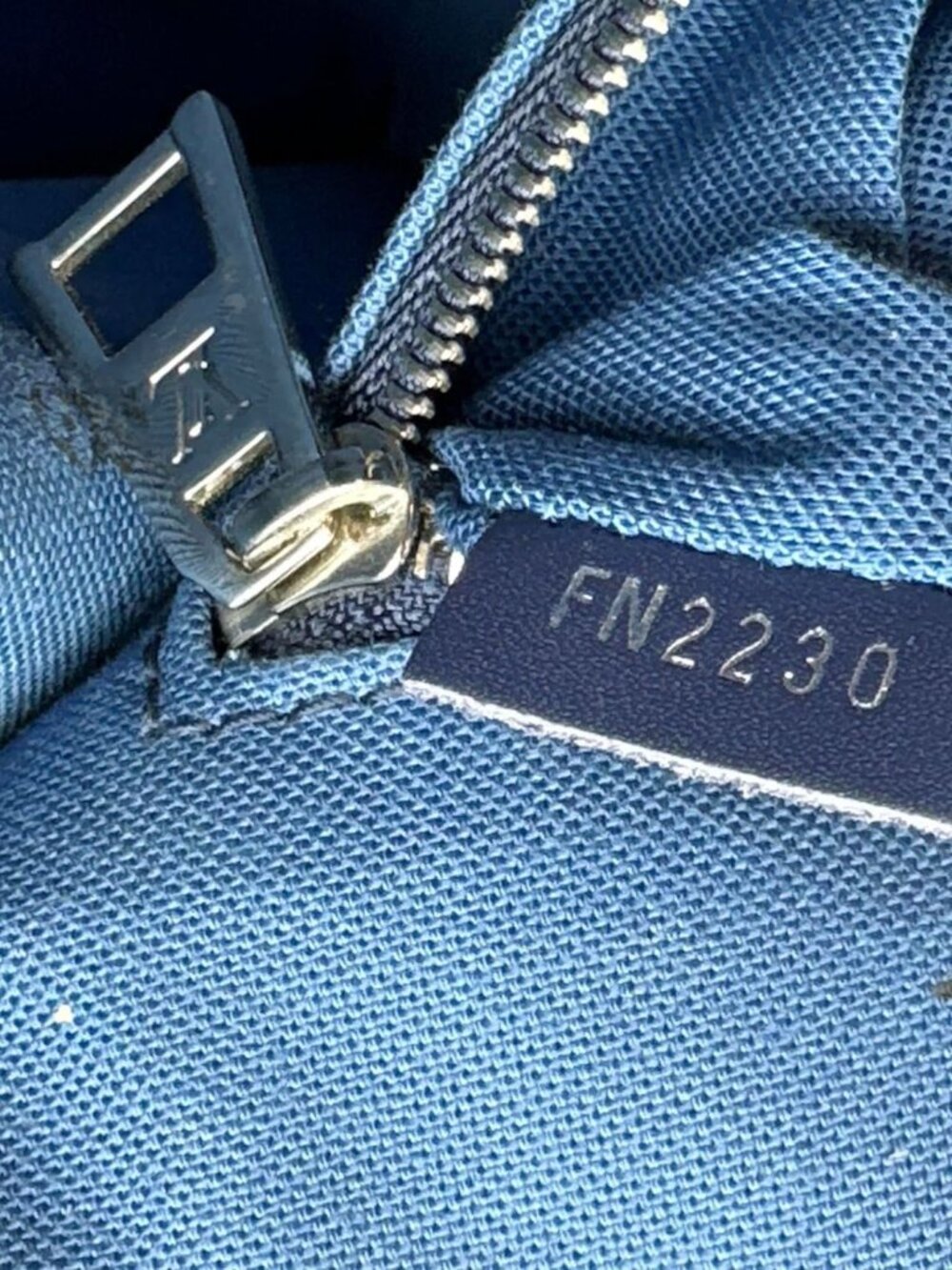 Louis Vuitton  Onthego GM Monogram Escale Canvas Shoulder Bag Blue - Picture 12 of 12